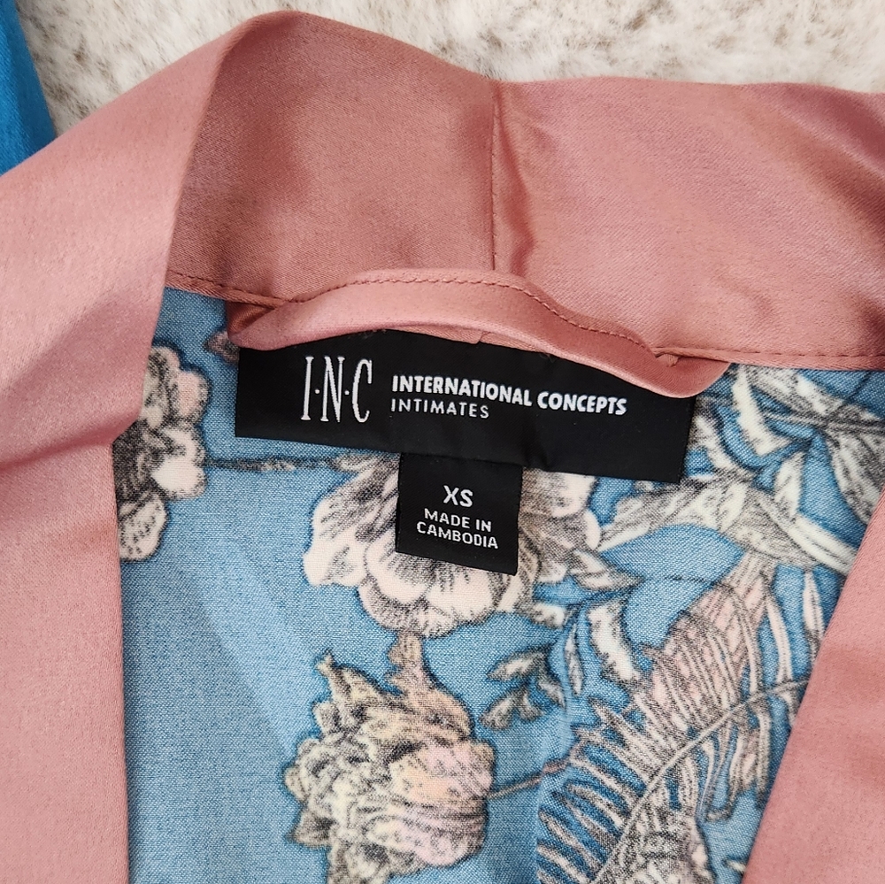 Satin Robe - Picture 2 of 3